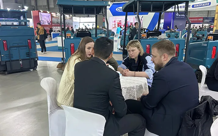 在上海，洁耀开了一场“地面运动会” ——2024 CCE现场实录，不拼概念，只比“谁洗得快、谁用水少”